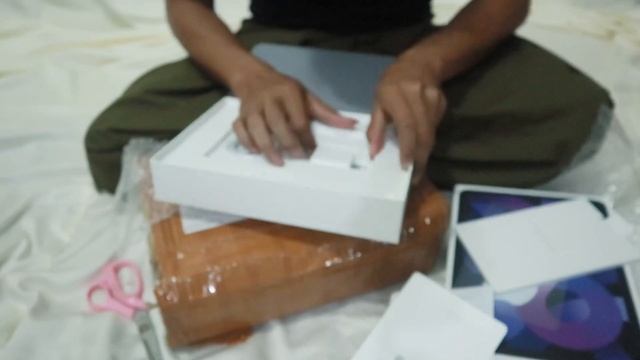IPAD AIR 5 | unboxing barang apple pertama!!!!!! #ipadair5 #ipad #apple смотреть онлайн