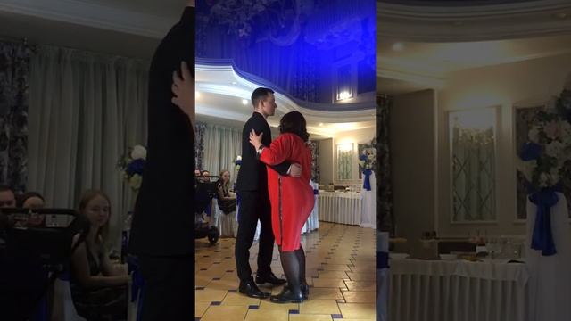 Танец жениха и Мам смотреть онлайн