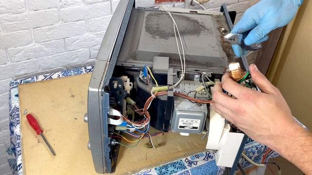 **ЦВЕТМЕТ**Разбор Микроволновой печи СВЧ!!!!Магнитрон!!!!Поиск Меди! смотреть онлайн