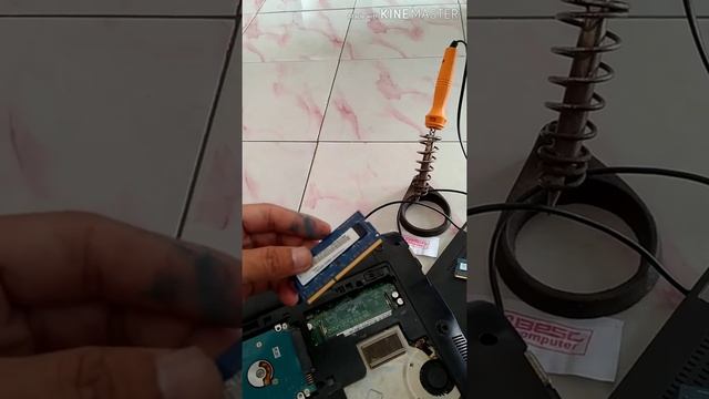 MEMPERBAIKI ACER 725