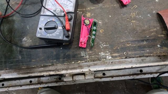 【ハンダゴテ】おもちゃのマイクが壊れたので確認するとスイッチ故障でした。仕方無いので直結して修理します。使わない時は電池抜こう。【goot　般電気用はんだごて　ニクロムヒーター　KS-60R　グット смотреть онлайн