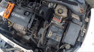 Замена АКБ(аккумулятора) на Opel Astra j