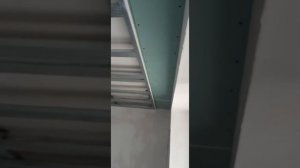 Монтаж трекового профиля "ST LUCE"  с щелевой подсветкой 1