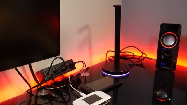 Razer Base Station V2 Chroma Overview - Is It Worth It? смотреть онлайн