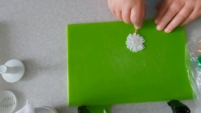 Ромашки из шоколада Окрашивание шоколада. смотреть онлайн