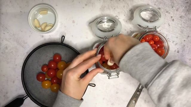 КАК ЗАСОЛИТЬ ПОМИДОРЫ НА ЗИМУ. ОЧЕНЬ ВКУСНЫЙ РЕЦЕПТ! смотреть онлайн