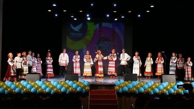 "За горою у колодца" и "Скажем, лошади готовы" смотреть онлайн