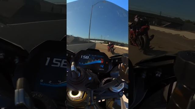 BMW S1000RR vs CBR1000RRR смотреть онлайн