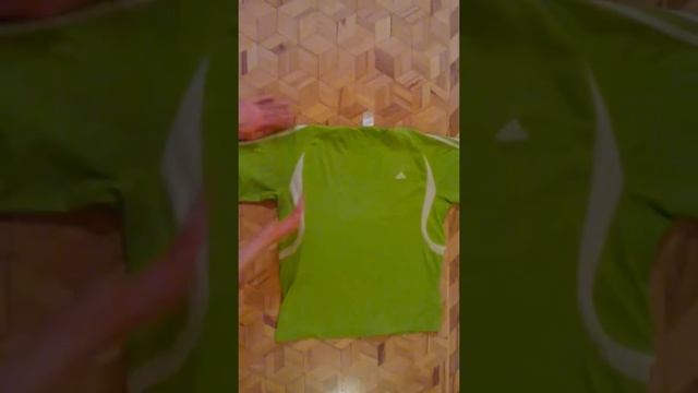 Как сложить футболку красиво за 2-3 сек смотреть онлайн