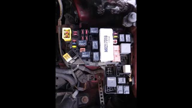 2000 Mitsubishi Eclipse GT 3 0 External Fuse Box Exact Photos смотреть онлайн