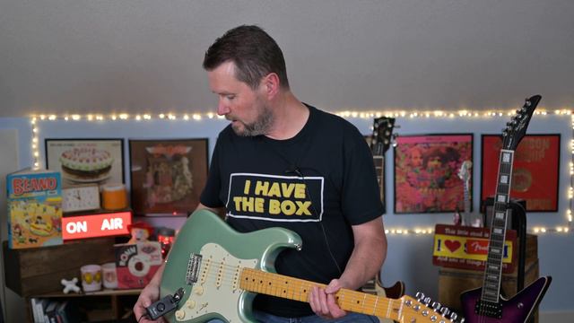 Fender Mustang Micro tested with an external speaker. смотреть онлайн