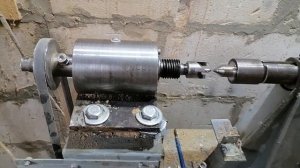 центруем переднюю бабку токарного по дереву..