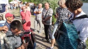 Виртуозная игра на гармони в Касимове. Илья Хватков и Павел Бузин.