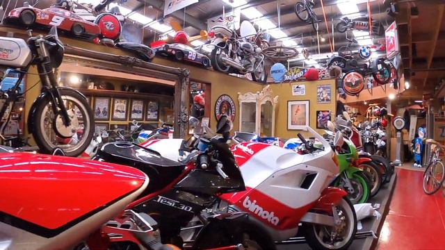 HAVING LUNCH AT NAKED RACER CAFE WITH THE OZ HOG GROUP IN AUSTRALIA 🇦🇺 #harleydavidson смотреть онлайн