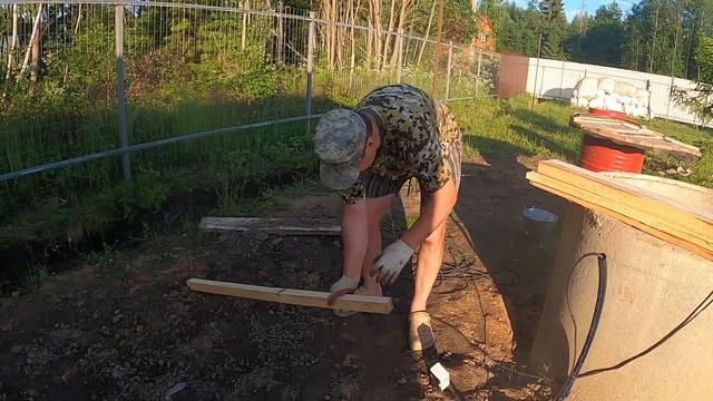 Домик на колодец, быстро и просто. Доделали подводку воды в бытовку. смотреть онлайн