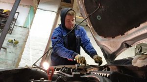 Поло седан Замена ОПОРЫ передних амортизаторов(ОПОРНИКИ)