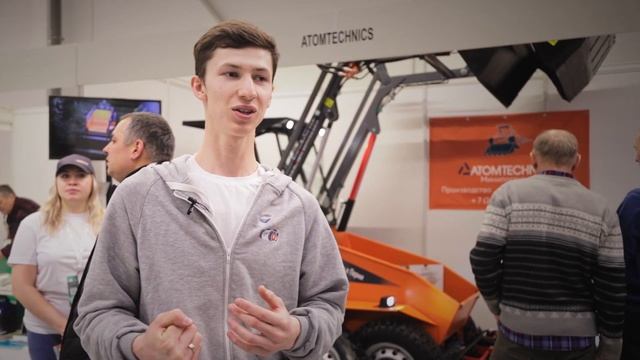 Погрузчик АТ-350 на выставке "Агротехнологии-2023". #погрузчик #минипогрузчик #пермь #техника смотреть онлайн