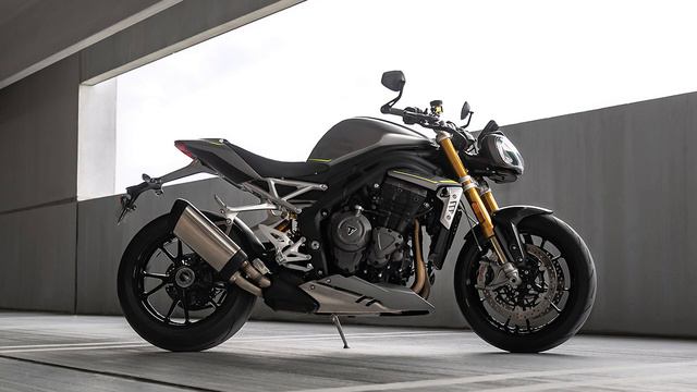 Essai Ducati Streetfighter V2 : Le bon compromis ? смотреть онлайн
