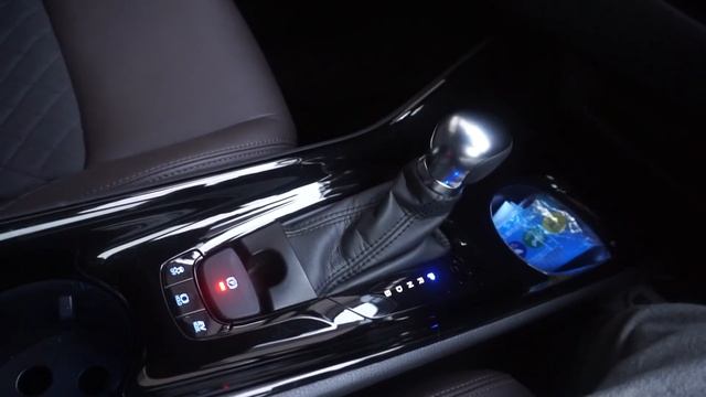 TOYOTA C-HR смотреть онлайн