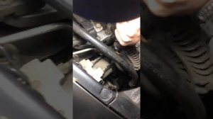 Замена натяжителя, приводного ремня Honda Civic 4d ч.6