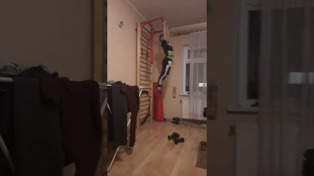 внизу жук навозник!!! смотреть онлайн