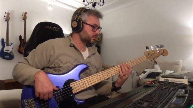 Blues Brothers - Soul Man - Bass Cover смотреть онлайн