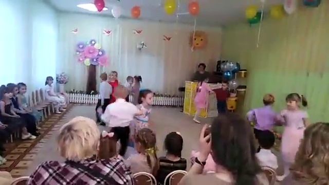 Танец Где живут улыбки старш гр №2 смотреть онлайн