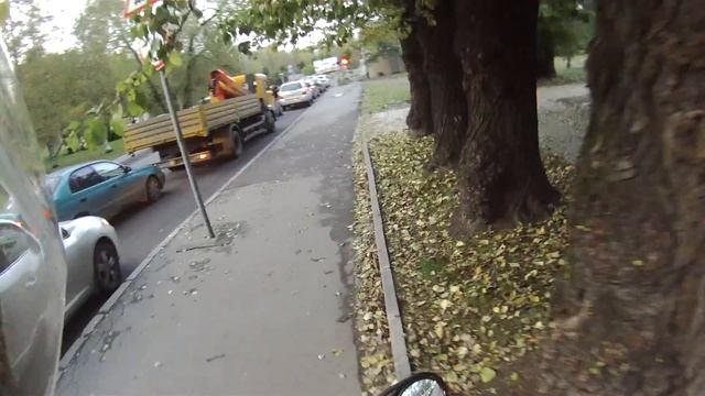 YBR125 обходит пробку