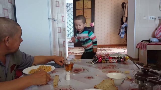 В карантине даже ребёнок радуется.. Поступило зарплата смотреть онлайн