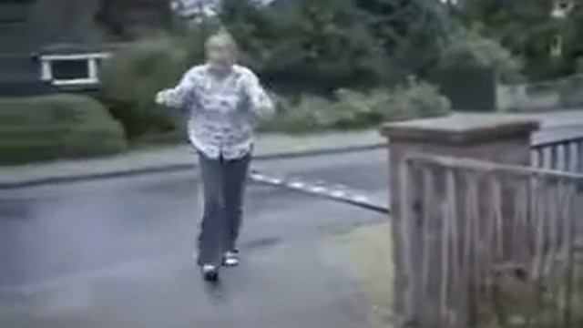 Лежачий полицейский с сюрпризом смотреть онлайн