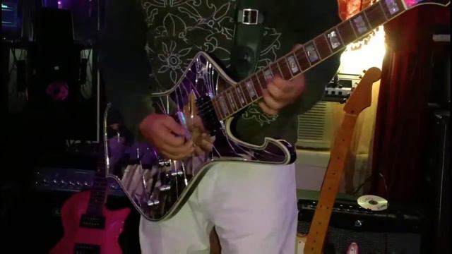 The Mirrored Ibanez Iceman Guitar смотреть онлайн