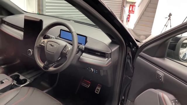 Ford Mustang Mach-E 198kW Standard Range 68kWh AWD | Walkaround | Prestige Cars Kent смотреть онлайн