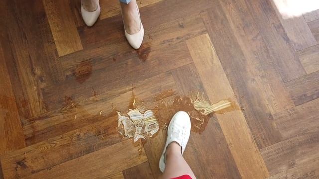 ПРЕЖДЕ ЧЕМ КУПИТЬ ламинат, посмотри это видео? VINILAM - кварцвинил. Какое напольное покрытие лучше смотреть онлайн