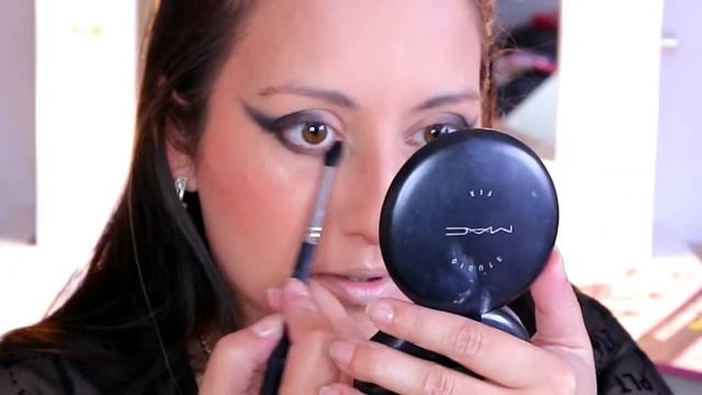 Black Grunge Cut Crease Makeup Tutorial / Jessica Rose смотреть онлайн
