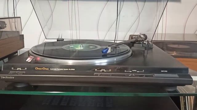 Technics SL DD33 Turnable + DENON PMA 500AE Amplifier смотреть онлайн