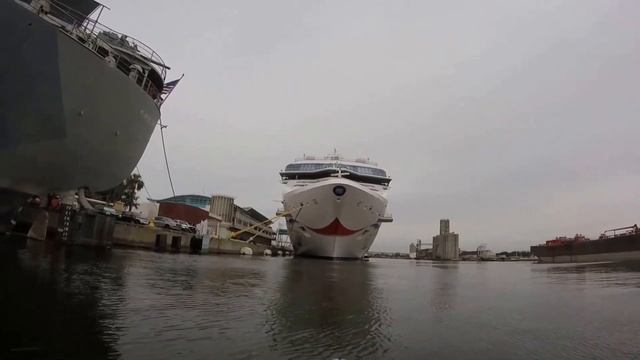 20HP Suzuki outboard at Channelside - Tampa fl. смотреть онлайн