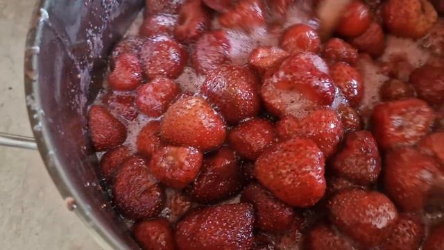 Клубничное варенье пятиминутка.Как сварить клубничное варенье чтобы ягоды остались целые.Эстония