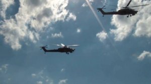 Вертолёты над пляжем.