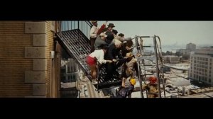 Этот безумный, безумный, безумный мир  Сцена падения с высоты