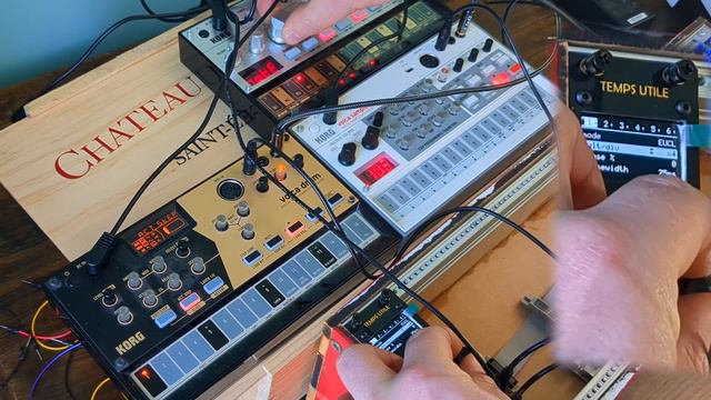 Chateau - Jam #40 - Eurorack meets Korg Volca [Volca Bass, Drum, Sample & Temps Utile] смотреть онлайн