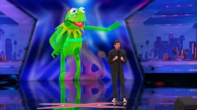 Парень изображает мульт героев смотреть онлайн