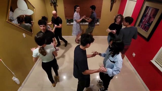 Bachata Rueda - In and Out Step - 10/31/21 Bachata Con El Pelon Class смотреть онлайн
