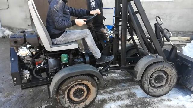 Погрузчиком управляет подросток 12 лет смотреть онлайн