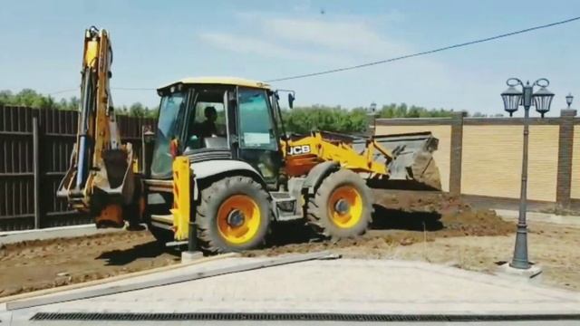 Экскаватор-погрузчик JCB 4CX смотреть онлайн