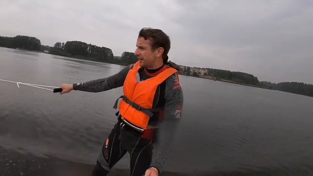 Дурная голова покоя не даёт ! На гидрофойле за моторкой в трапеции смотреть онлайн