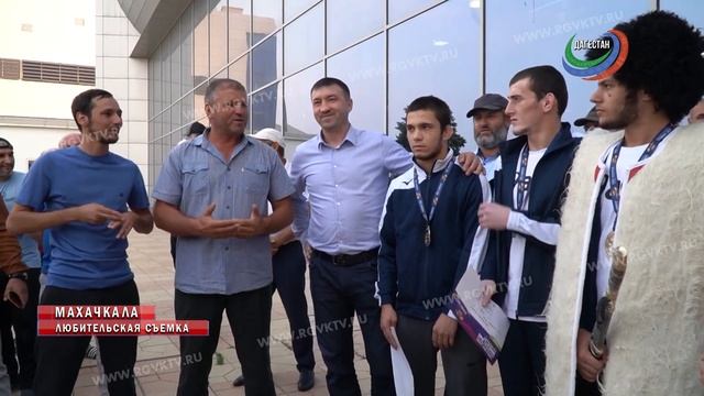 Встреча в аэропорту спортсменов смотреть онлайн