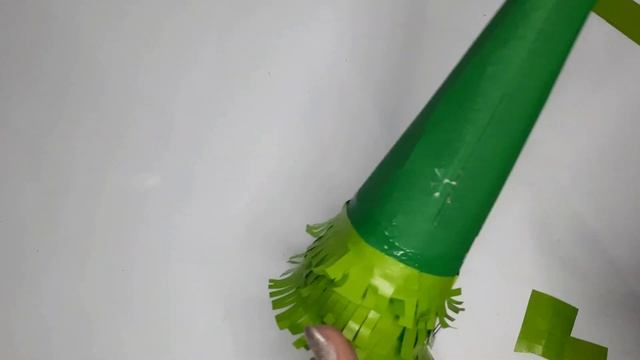 28 ноября 2021 г. Новогодняя ёлочка из картона и цветной бумаги #новогодняяподелка#поделка смотреть онлайн