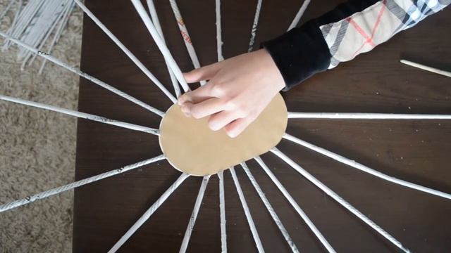 Пасхальная корзинка из газетных трубочек смотреть онлайн