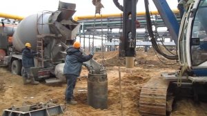 7. Заливка бетонной смеси в буронабивную сваю