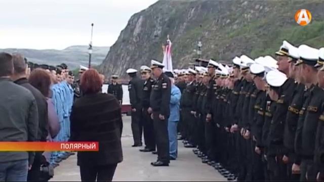 Экипажу «Чёрной дыры» преподнесли поросёнка смотреть онлайн